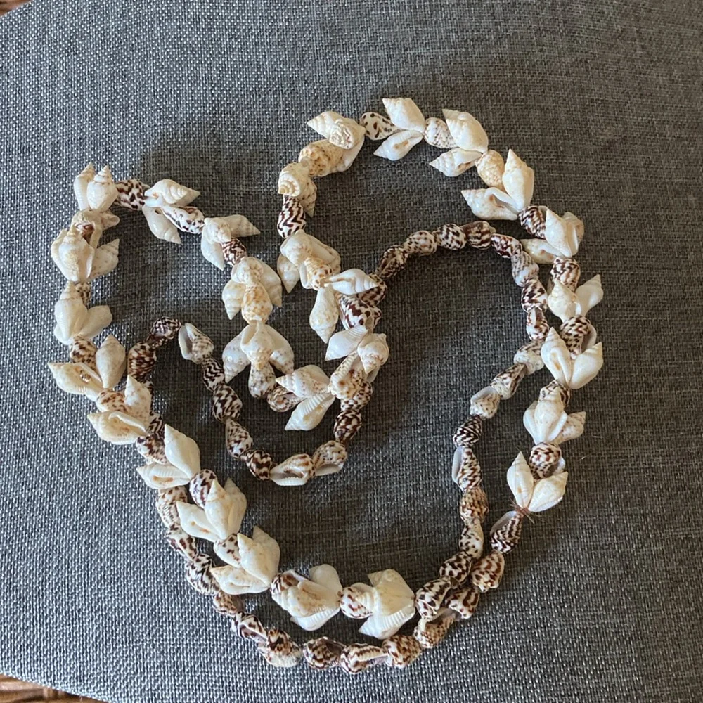 Vintage 70s Natural Mini Conch Shells Necklace